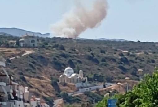 Φωτιά και στα Βάτικα: Ανάμεσα σε Άγιο Νικόλαο και Λάχι