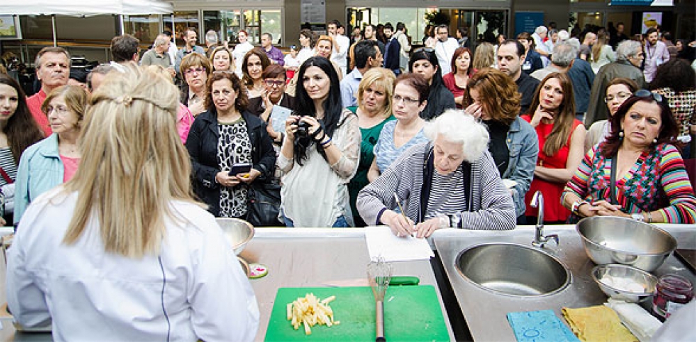 &laquo;&Tau;&alpha; &phi;ώ&tau;&alpha;&raquo; &sigma;&tau;&eta;&nu; &Pi;&epsilon;&lambda;&omicron;&pi;ό&nu;&nu;&eta;&sigma;&omicron; &sigma;&tau;&iota;&sigmaf; &laquo;&Eta;&mu;έ&rho;&epsilon;&sigmaf; &Gamma;&alpha;&sigma;&tau;&rho;&omicron;&nu;&omicron;&mu;ί&alpha;&sigmaf;&raquo;