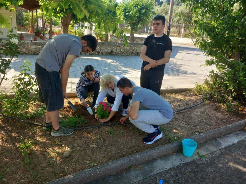 &Epsilon;&nu;&epsilon;&rho;&gamma;&omicron;ί &pi;&omicron;&lambda;ί&tau;&epsilon;&sigmaf; &omicron;&iota; &mu;&alpha;&theta;&eta;&tau;έ&sigmaf; &tau;&omicron;&upsilon; &Epsilon;&Epsilon;&Epsilon;&Epsilon;&Kappa; &Mu;&upsilon;&sigma;&tau;&rho;ά