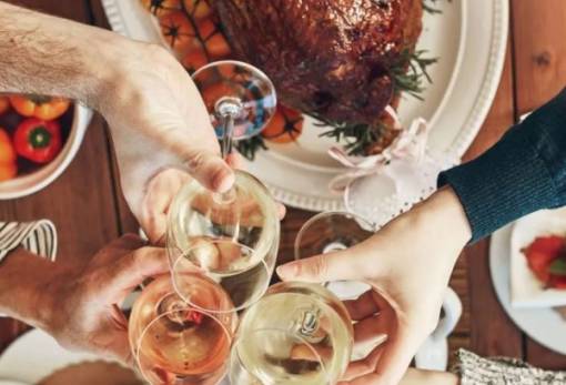 Οδηγίες εγκράτειας στο εορταστικό τραπέζι