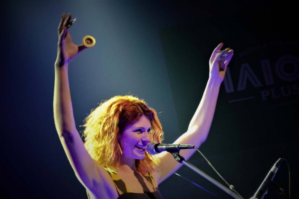 Την Παρασκευή 16/3 η Λαμπρινή Καρακώστα live στο Billy’s Cafe!