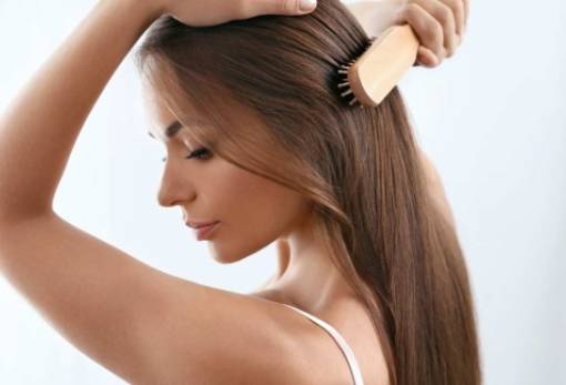 4 λόγοι που τα μαλλιά σου μπερδεύονται συνέχεια