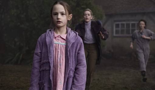 The Haunting of Bly Manor: &Tau;&omicron; &alpha;&rho;&chi;&omicron;&nu;&tau;&iota;&kappa;ό &pi;&omicron;&upsilon; &kappa;&rho;ύ&beta;&epsilon;&iota; &tau;&eta;&nu; &pi;&iota;&omicron; &theta;&lambda;&iota;&beta;&epsilon;&rho;ή &iota;&sigma;&tau;&omicron;&rho;ί&alpha; &phi;&alpha;&nu;&tau;&alpha;&sigma;&mu;ά&tau;&omega;&nu;