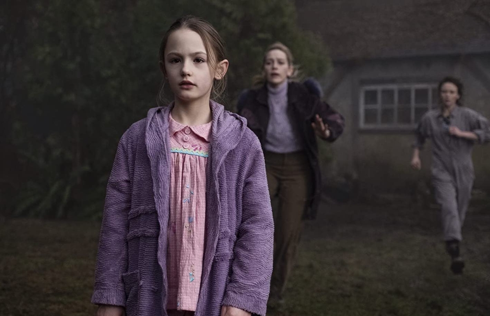 The Haunting of Bly Manor: &Tau;&omicron; &alpha;&rho;&chi;&omicron;&nu;&tau;&iota;&kappa;ό &pi;&omicron;&upsilon; &kappa;&rho;ύ&beta;&epsilon;&iota; &tau;&eta;&nu; &pi;&iota;&omicron; &theta;&lambda;&iota;&beta;&epsilon;&rho;ή &iota;&sigma;&tau;&omicron;&rho;ί&alpha; &phi;&alpha;&nu;&tau;&alpha;&sigma;&mu;ά&tau;&omega;&nu;