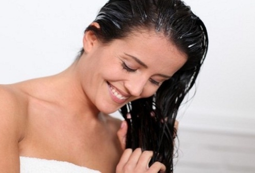 Πώς να επαναφέρεις την υγεία στα μαλλιά σου μετά τις διακοπές