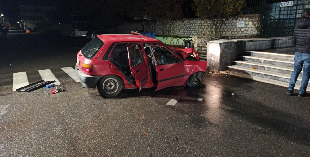 Τροχαίο ατύχημα έξω από το Δημοτικό Στάδιο Σπάρτης