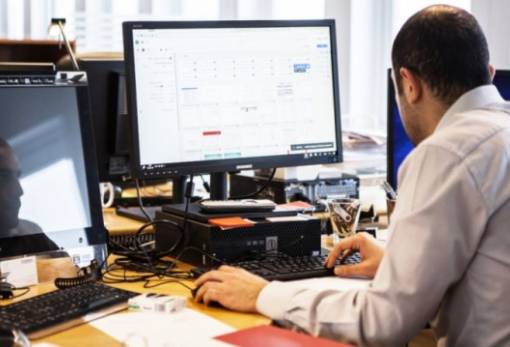 Έρχεται παράλληλη απασχόληση δημοσίων υπαλλήλων στον ιδιωτικό τομέα