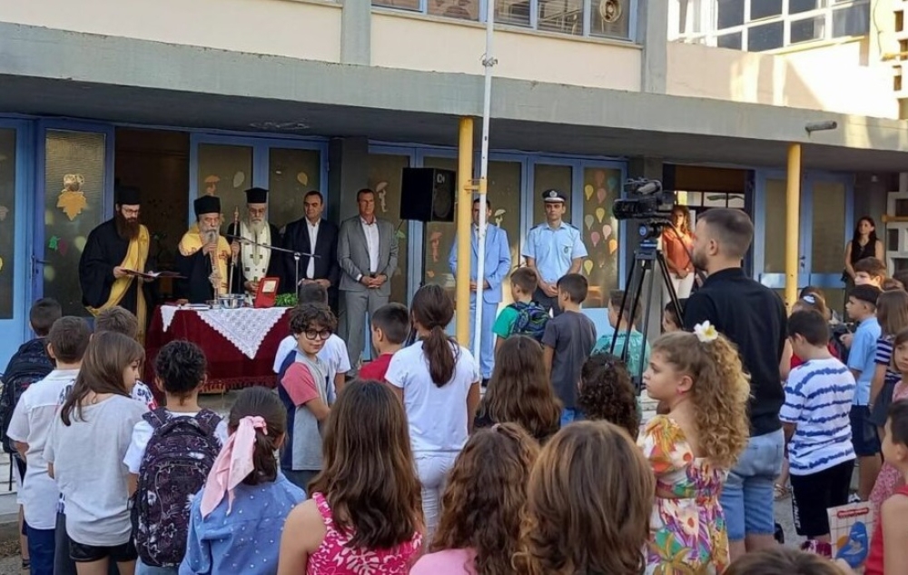 &Mu;&epsilon; ό&nu;&epsilon;&iota;&rho;&alpha; &kappa;&alpha;&iota; &sigma;&tau;ό&chi;&omicron;&upsilon;&sigmaf; &xi;&epsilon;&kappa;ί&nu;&eta;&sigma;&epsilon; &tau;&omicron; &sigma;&chi;&omicron;&lambda;&iota;&kappa;ό έ&tau;&omicron;&sigmaf; &sigma;&tau;&eta; &Lambda;&alpha;&kappa;&omega;&nu;ί&alpha; (&Phi;&Omega;&Tau;&Omicron;)