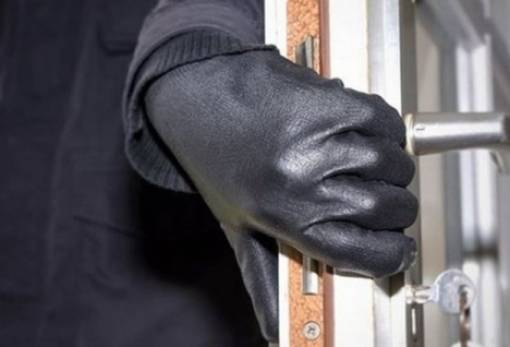 Σύλληψη τεσσάρων στο Γύθειο για πέντε κλοπές σε οικίες