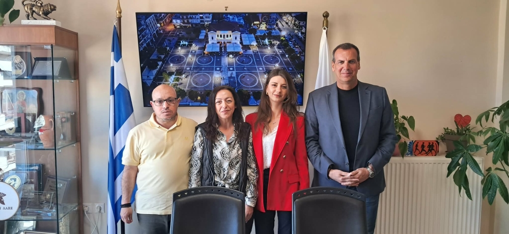 &Sigma;&tau;&omicron; &tau;&rho;&alpha;&pi;έ&zeta;&iota; &eta; &pi;&rho;&omicron;&sigma;&beta;&alpha;&sigma;&iota;&mu;ό&tau;&eta;&tau;&alpha; &kappa;&alpha;&iota; &eta; &alpha;&xi;&iota;&omicron;&pi;&rho;&epsilon;&pi;ή&sigmaf; &delta;&iota;&alpha;&beta;ί&omega;&sigma;&eta; &tau;&omega;&nu; &Alpha;&mu;&epsilon;&Alpha;