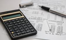 &Phi;ό&rho;&omicron;&iota;: &Sigma;&tau;&eta;&nu; &kappa;&omicron;&rho;&upsilon;&phi;ή &tau;&eta;&sigmaf; &Epsilon;&upsilon;&rho;ώ&pi;&eta;&sigmaf; &eta; &Epsilon;&lambda;&lambda;ά&delta;&alpha;