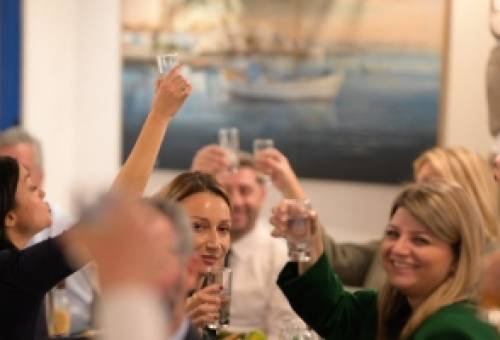 Μετά τον προϋπολογισμό το «‘ριξαν έξω» με ψαράκι και κουβέντα στο ΠΑΣΟΚ