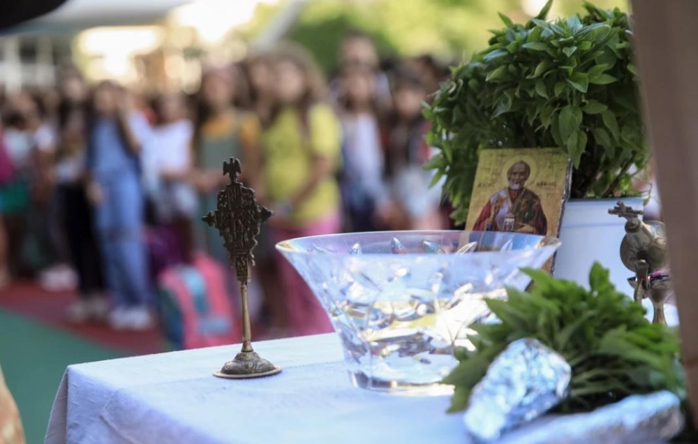 &Epsilon;&kappa;&kappa;&lambda;&eta;&sigma;ί&alpha;, &Pi;&epsilon;&rho;&iota;&phi;έ&rho;&epsilon;&iota;&alpha; &kappa;&alpha;&iota; &Delta;ή&mu;&omicron;&sigmaf; &sigma;&tau;&omicron;&upsilon;&sigmaf; &alpha;&gamma;&iota;&alpha;&sigma;&mu;&omicron;ύ&sigmaf; &sigma;&tau;&eta; &Sigma;&pi;ά&rho;&tau;&eta;