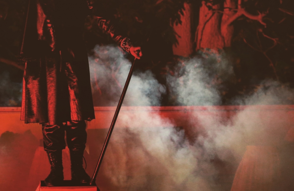 &laquo;&Phi;&iota;&lambda;&iota;&kappa;ή &Epsilon;&tau;&alpha;&iota;&rho;&epsilon;ί&alpha;: &Eta; &Alpha;&delta;&epsilon;&lambda;&phi;ό&tau;&eta;&tau;&alpha; &pi;ί&sigma;&omega; &alpha;&pi;ό &tau;&eta;&nu; &Epsilon;&pi;&alpha;&nu;ά&sigma;&tau;&alpha;&sigma;&eta;&raquo;