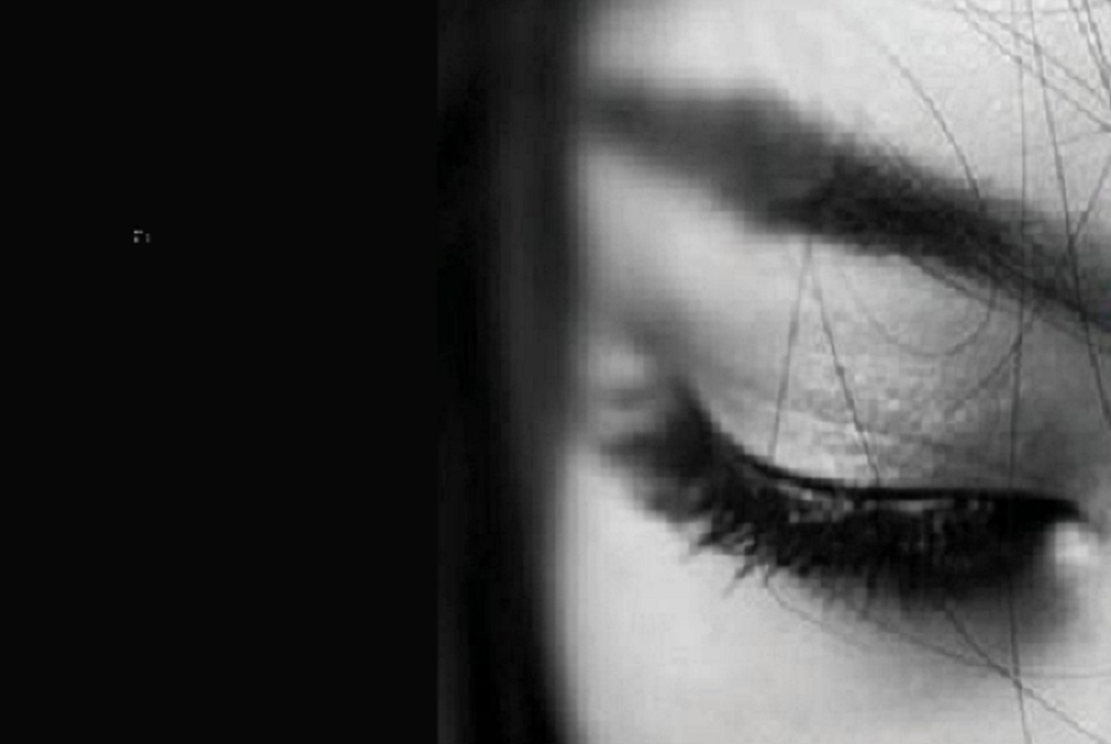 &laquo;&Delta;&epsilon;&nu; &epsilon;ί&sigma;&alpha;&iota; (&eta;) &mu;ό&nu;&eta;&raquo;: &Epsilon;&kappa;&delta;ή&lambda;&omega;&sigma;&eta; &sigma;&tau;&alpha; &Nu;&iota;ά&tau;&alpha; &gamma;&iota;&alpha; &tau;&eta;&nu; &epsilon;&xi;ά&lambda;&epsilon;&iota;&psi;&eta; &tau;&eta;&sigmaf; &beta;ί&alpha;&sigmaf; &kappa;&alpha;&tau;ά &tau;&omega;&nu; &gamma;&upsilon;&nu;&alpha;&iota;&kappa;ώ&nu;