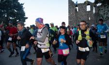 &Alpha;&pi;ό &tau;&omicron;&nu; &Mu;&upsilon;&sigma;&tau;&rho;ά &sigma;&tau;&omicron; &Gamma;&epsilon;&rho;ά&kappa;&iota; &beta;&alpha;&delta;ί&zeta;&omicron;&nu;&tau;&alpha;&sigmaf; &sigma;&tau;&alpha; &chi;&nu;ά&rho;&iota;&alpha; &tau;&omicron;&upsilon; &Beta;&upsilon;&zeta;&alpha;&nu;&tau;ί&omicron;&upsilon;