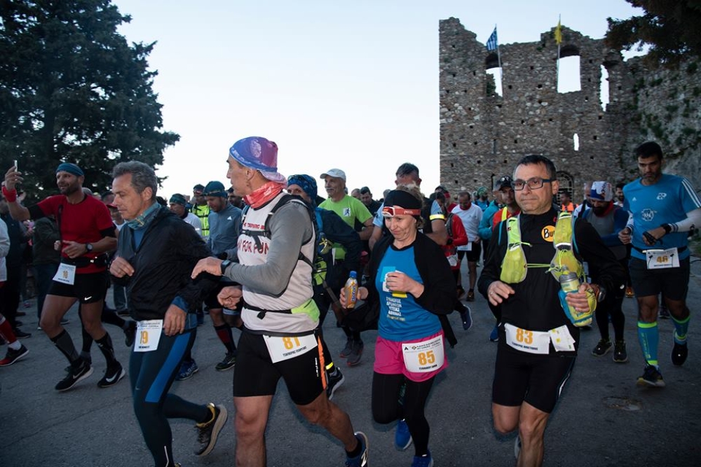 &Alpha;&pi;ό &tau;&omicron;&nu; &Mu;&upsilon;&sigma;&tau;&rho;ά &sigma;&tau;&omicron; &Gamma;&epsilon;&rho;ά&kappa;&iota; &beta;&alpha;&delta;ί&zeta;&omicron;&nu;&tau;&alpha;&sigmaf; &sigma;&tau;&alpha; &chi;&nu;ά&rho;&iota;&alpha; &tau;&omicron;&upsilon; &Beta;&upsilon;&zeta;&alpha;&nu;&tau;ί&omicron;&upsilon;