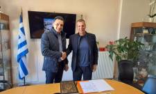 &Alpha;&nu;&alpha;&delta;&iota;ά&tau;&alpha;&xi;&eta;&sigmaf; &sigma;&upsilon;&nu;έ&chi;&epsilon;&iota;&alpha; &sigma;&tau;&omicron; &delta;&eta;&mu;&alpha;&rho;&chi;&iota;&alpha;&kappa;ό &sigma;&chi;ή&mu;&alpha; &Sigma;&pi;ά&rho;&tau;&eta;&sigmaf;: &Sigma;&kappa;&iota;&alpha;&delta;ά&sigmaf; &sigma;&tau;&eta; &theta;έ&sigma;&eta; &tau;&omicron;&upsilon; &pi;&alpha;&rho;&alpha;&iota;&tau;&eta;&theta;έ&nu;&tau;&omicron;&sigmaf; &Mu;&pi;&epsilon;&mu;&pi;έ&tau;&sigma;&omicron;&upsilon;