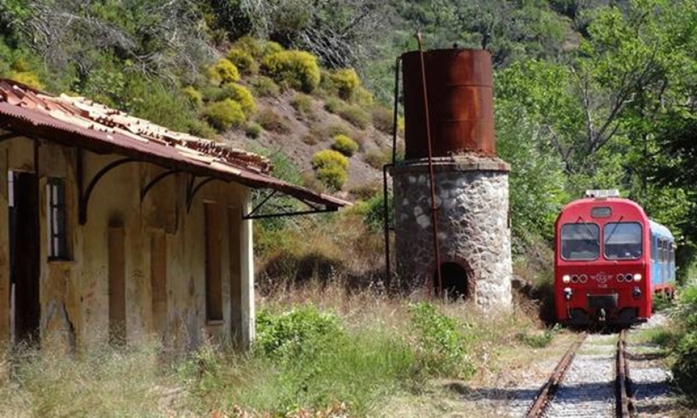 &Sigma;&tau;&eta; &Beta;&omicron;&upsilon;&lambda;ή &alpha;&pi;ό &Beta;&epsilon;&lambda;ό&pi;&omicron;&upsilon;&lambda;&omicron; &eta; &pi;&rho;&omicron;&omicron;&pi;&tau;&iota;&kappa;ή έ&lambda;&epsilon;&upsilon;&sigma;&eta;&sigmaf; &tau;&rho;έ&nu;&omicron;&upsilon; &sigma;&tau;&eta; &Lambda;&alpha;&kappa;&omega;&nu;ί&alpha;