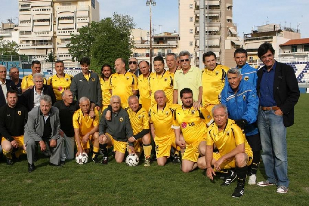 &Sigma;&tau;&eta; &Sigma;&tau;&epsilon;&phi;&alpha;&nu;&iota;ά &gamma;&iota;&alpha; &phi;&iota;&lambda;&iota;&kappa;ό &omicron;&iota; &pi;&alpha;&lambda;&alpha;ί&mu;&alpha;&chi;&omicron;&iota; &tau;&eta;&sigmaf; &Alpha;&Epsilon;&Kappa;