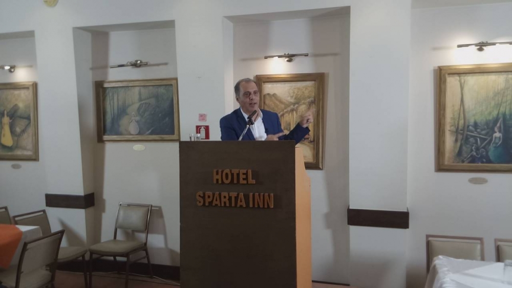 &Beta;&epsilon;&lambda;ό&pi;&omicron;&upsilon;&lambda;&omicron;&sigmaf; &alpha;&pi;ό &Sigma;&pi;ά&rho;&tau;&eta;: &laquo;&ldquo;&Eta; &Epsilon;&lambda;&lambda;&eta;&nu;&iota;&kappa;ή &Lambda;ύ&sigma;&eta;&rdquo; &epsilon;ί&nu;&alpha;&iota; &eta; &mu;&omicron;&nu;&alpha;&delta;&iota;&kappa;ή &lambda;ύ&sigma;&eta; &gamma;&iota;&alpha; &tau;&omicron;&nu; &tau;ό&pi;&omicron;&raquo; (VIDEO-&Phi;&Omega;&Tau;&Omicron;)