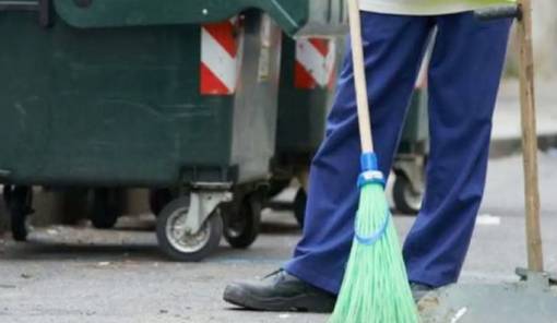 &Epsilon;ί&kappa;&omicron;&sigma;&iota; &epsilon;&rho;&gamma;ά&tau;&epsilon;&sigmaf; &gamma;&iota;&alpha; &tau;&omicron;&nu; &Alpha;ύ&gamma;&omicron;&upsilon;&sigma;&tau;&omicron; &pi;&rho;&omicron;&sigma;&lambda;&alpha;&mu;&beta;ά&nu;&epsilon;&iota; &omicron; &Delta;. &Sigma;&pi;ά&rho;&tau;&eta;&sigmaf;