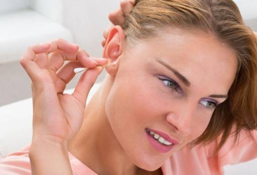 5 λάθη που κάνεις όταν καθαρίζεις τα αυτιά σου