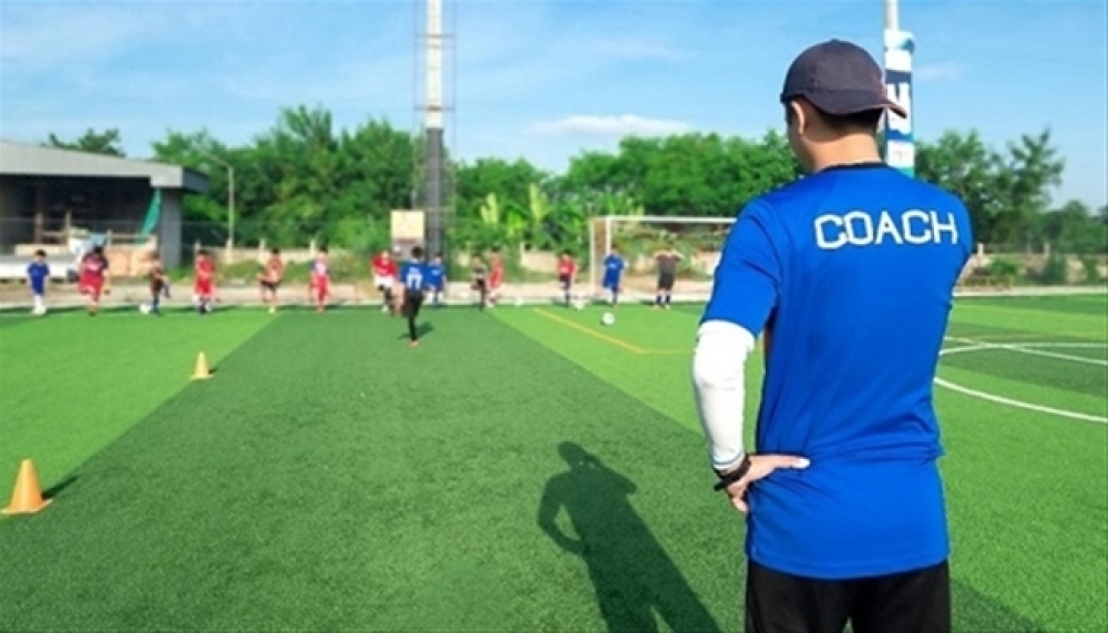 &Nu;έ&alpha; &sigma;&chi;&omicron;&lambda;ή &pi;&rho;&omicron;&pi;&omicron;&nu;&eta;&tau;ώ&nu; UEFA C &alpha;&pi;ό &tau;&eta;&nu; &Epsilon;&Pi;&Sigma; &Lambda;&alpha;&kappa;&omega;&nu;ί&alpha;&sigmaf;