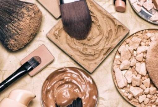 Το λάθος που κάνεις το καλοκαίρι με τα καλλυντικά σου