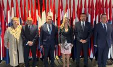 &Sigma;&tau;&omicron; &Zeta;ά&gamma;&kappa;&rho;&epsilon;&mu;&pi; &omicron; &Nu;&epsilon;&omicron;&kappa;&lambda;ή&sigmaf; &Kappa;&rho;&eta;&tau;&iota;&kappa;ό&sigmaf; &gamma;&iota;&alpha; &tau;&omicron;&upsilon;&sigmaf; &delta;&epsilon;&sigma;&mu;&omicron;ύ&sigmaf; &Epsilon;&lambda;&lambda;ά&delta;&alpha;&sigmaf;&ndash;&Kappa;&rho;&omicron;&alpha;&tau;ί&alpha;&sigmaf;