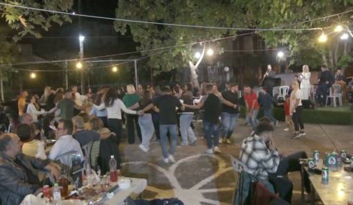 &laquo;&Sigma;&epsilon;ί&epsilon;&tau;&alpha;&iota;&raquo; &kappa;&alpha;&iota; &phi;έ&tau;&omicron;&sigmaf; &eta; &Pi;&epsilon;&lambda;&lambda;ά&nu;&alpha; &mu;&epsilon; &Sigma;&kappa;&omicron;&upsilon;&lambda;&eta;&kappa;&omicron;&kappa;&rho;&alpha;&sigma;ά