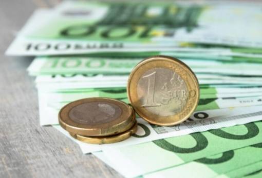 Στα «χαρτιά» η αύξηση του διαθέσιμου εισοδήματος των νοικοκυριών