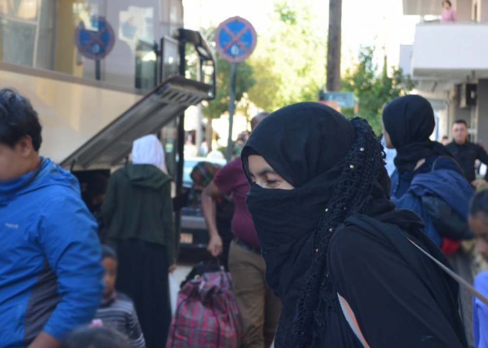 &Sigma;&tau;&eta; &Sigma;&pi;ά&rho;&tau;&eta; &omicron;&iota; &mu;&epsilon;&tau;&alpha;&nu;ά&sigma;&tau;&epsilon;&sigmaf;-&pi;&rho;ό&sigma;&phi;&upsilon;&gamma;&epsilon;&sigmaf; &epsilon;&nu; &mu;έ&sigma;&omega; &alpha;&nu;&tau;&iota;&delta;&rho;ά&sigma;&epsilon;&omega;&nu; (&Phi;&Omega;&Tau;&Omicron;)