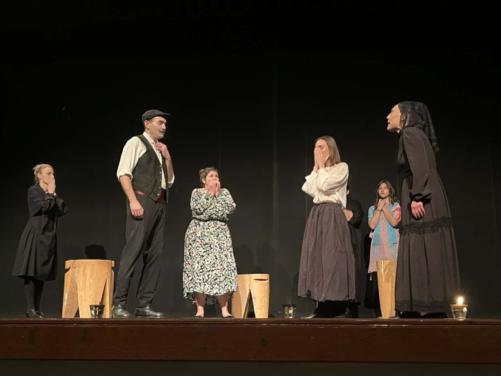 &Eta; &Sigma;&kappa;&eta;&nu;ή &Sigma;&pi;ά&rho;&tau;&eta;&sigmaf; &mu;ά&sigmaf; &tau;&alpha;&xi;ί&delta;&epsilon;&psi;&epsilon; &mu;&epsilon; &tau;&omicron;&nu; &laquo;&Mu;&alpha;&tau;&omega;&mu;έ&nu;&omicron; &Gamma;ά&mu;&omicron;&raquo;