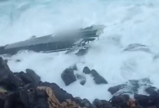 Αρχίζει η περισυλλογή των συντριμμιών της βυθισμένης θαλαμηγού στην Ελαφόνησο