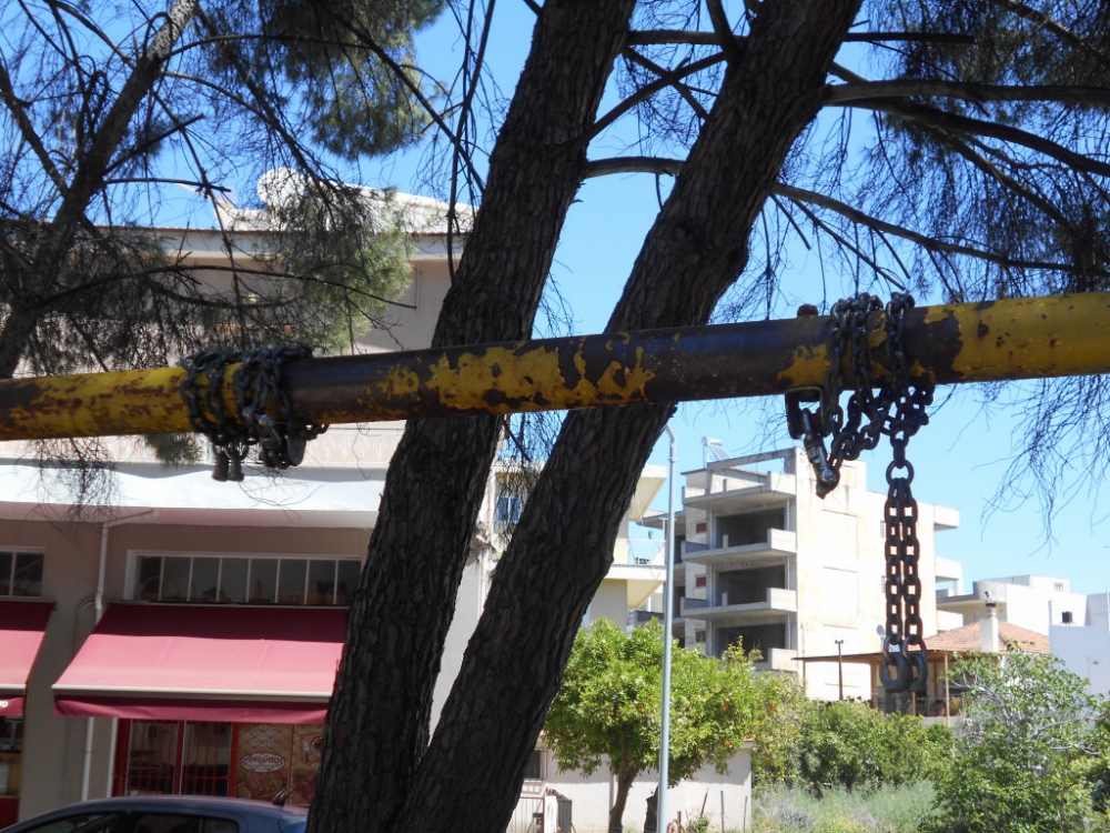 Μια παιδική χαρά επικίνδυνη για τα παιδιά στη Σπάρτη (ΦΩΤΟ)