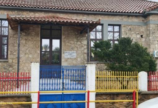 Διαδραστικός πίνακας έκανε «φτερά» από το Δημοτικό Σχολείο Δαφνίου