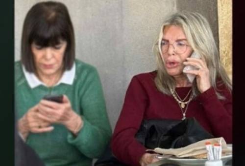 Στη Μονεμβασιά η πεθερά του πρωθυπουργού