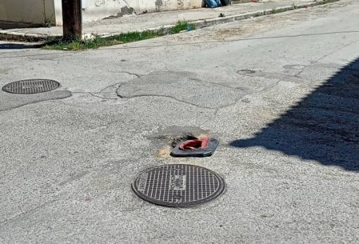 Το δικό σας σχόλιο: «Όποιος το Γύθειο περπατεί λακκούβες ολούθε θα βρει»