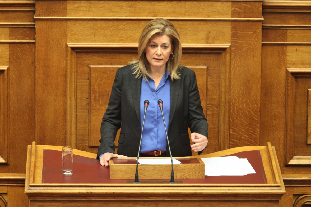 &Kappa;&alpha;&tau;&eta;&gamma;&omicron;&rho;&eta;&mu;&alpha;&tau;&iota;&kappa;ή &eta; &Phi;. &Pi;&alpha;&tau;&rho;&iota;&alpha;&nu;ά&kappa;&omicron;&upsilon;: &laquo;&Mu;&eta;&nu; &pi;&iota;&sigma;&tau;&epsilon;ύ&epsilon;&tau;&epsilon; &sigma;&tau;&iota;&sigmaf; &phi;ή&mu;&epsilon;&sigmaf;&raquo;