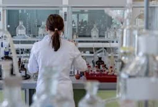 Πρόστιμα και εισαγωγές για ελλείψεις φαρμάκων