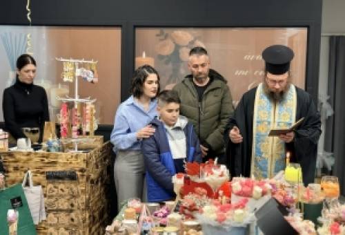 Louvi Éclat: Με ζεστή ατμόσφαιρα και εντυπωσιακές πασχαλινές λαμπάδες τα εγκαίνια του νέου καταστήματος στη Σπάρτη