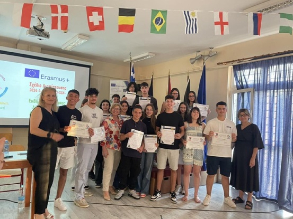 &Pi;&rho;&omega;&tau;&alpha;&gamma;&omega;&nu;ί&sigma;&tau;&eta;&sigma;&epsilon; &sigma;&tau;&omicron; Erasmus+ &eta; &kappa;&omicron;&iota;&nu;ό&tau;&eta;&tau;&alpha; &tau;&omicron;&upsilon; 3&omicron;&upsilon; &Gamma;&Epsilon;&Lambda; &Sigma;&pi;ά&rho;&tau;&eta;&sigmaf;