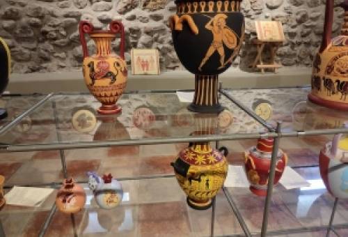 Άρωμα Αρχαίας Ελλάδας: Η έκθεση κεραμικών της Μαρίας Ηλιοπούλου