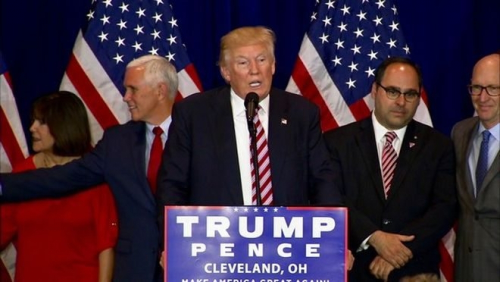 &Delta;ύ&omicron; &Lambda;ά&kappa;&omega;&nu;&epsilon;&sigmaf; &sigma;&tau;&omicron; &pi;&lambda;&epsilon;&upsilon;&rho;ό &tau;&omicron;&upsilon; &nu;έ&omicron;&upsilon; &pi;&lambda;&alpha;&nu;&eta;&tau;ά&rho;&chi;&eta; &Nu;&tau;. &Tau;&rho;&alpha;&mu;&pi;!