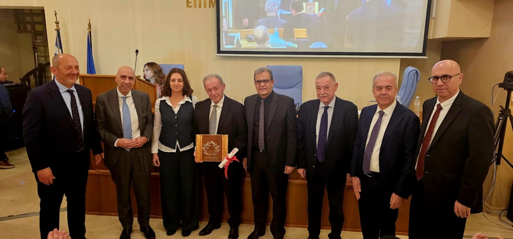 Έ&pi;&alpha;&iota;&nu;&omicron;&sigmaf; &kappa;&alpha;&iota; &phi;έ&tau;&omicron;&sigmaf; &sigma;&tau;&eta;&nu; &epsilon;&pi;&iota;&chi;&epsilon;&iota;&rho;&eta;&mu;&alpha;&tau;&iota;&kappa;ή &Lambda;&alpha;&kappa;&omega;&nu;ί&alpha;