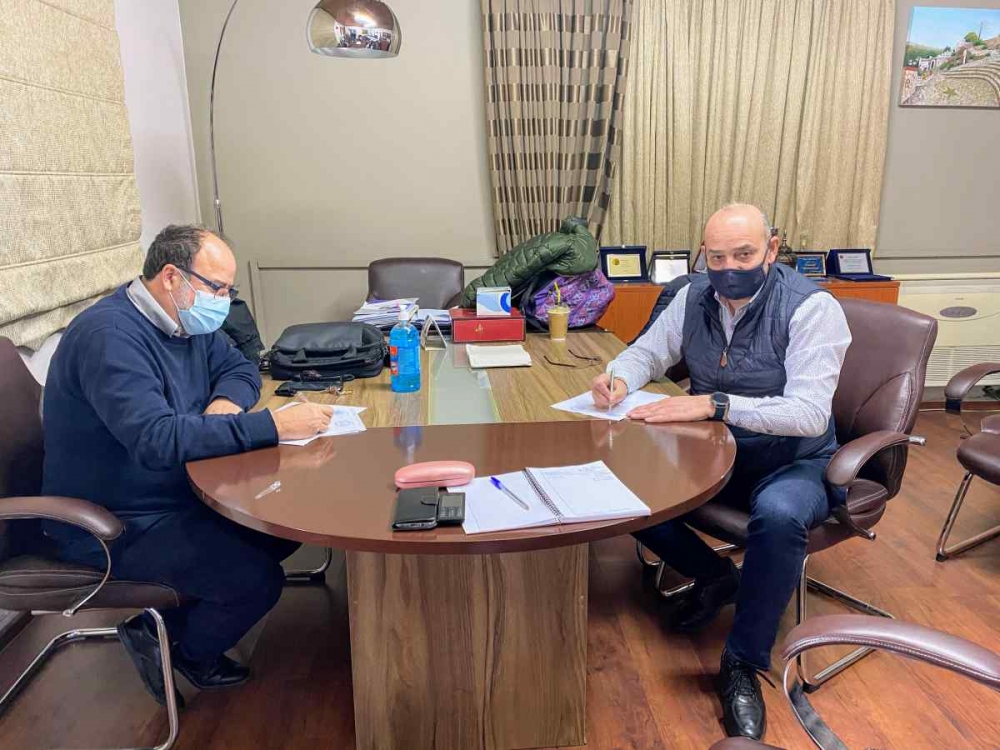 &Sigma;&upsilon;&nu;&epsilon;&rho;&gamma;&alpha;&sigma;ί&alpha; &tau;&omicron;&upsilon; &Delta;ή&mu;&omicron;&upsilon; &Epsilon;&upsilon;&rho;ώ&tau;&alpha; &mu;&epsilon; &tau;&omicron; &Pi;&alpha;&nu;&epsilon;&pi;&iota;&sigma;&tau;ή&mu;&iota;&omicron; &Theta;&epsilon;&sigma;&sigma;&alpha;&lambda;ί&alpha;&sigmaf;