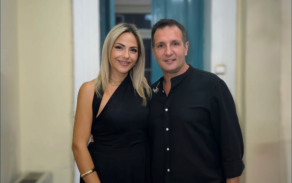 &Tau;&omicron; &kappa;&alpha;&lambda;&omicron;&kappa;&alpha;ί&rho;&iota; έ&kappa;&lambda;&epsilon;&iota;&sigma;&epsilon; &iota;&delta;&alpha;&nu;&iota;&kappa;ά &sigma;&tau;&eta;&nu; &pi;&alpha;&tau;&rho;ί&delta;&alpha; &tau;&eta;&sigmaf; &gamma;&iota;&alpha; &tau;&eta;&nu; &Epsilon;&lambda;. &Phi;&omicron;&upsilon;&nu;&tau;ά