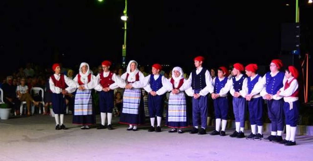 &Chi;ό&rho;&epsilon;&psi;&epsilon; &sigma;&tau;&alpha; &beta;ή&mu;&alpha;&tau;&alpha; &tau;&eta;&sigmaf; &pi;&alpha;&rho;ά&delta;&omicron;&sigma;&eta;&sigmaf;  &omicron; &Pi;&omicron;&lambda;&iota;&tau;&iota;&sigma;&tau;&iota;&kappa;ό&sigmaf; &Sigma;ύ&lambda;&lambda;&omicron;&gamma;&omicron;&sigmaf; &Beta;&alpha;&tau;ί&kappa;&omega;&nu;