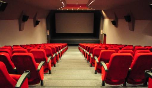 &Chi;&rho;&iota;&sigma;&tau;&omicron;&upsilon;&gamma;&epsilon;&nu;&nu;&iota;ά&tau;&iota;&kappa;&omicron; &pi;&rho;ό&gamma;&rho;&alpha;&mu;&mu;&alpha; &pi;&rho;&omicron;&beta;&omicron;&lambda;ώ&nu; &sigma;&tau;&omicron; Cinema Center (25&ndash;30 &Delta;&epsilon;&kappa;&epsilon;&mu;&beta;&rho;ί&omicron;&upsilon;)